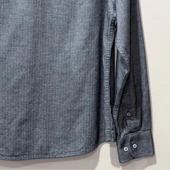 UNTUCK IT Large Slim Fit Light Flannel Chevron Gray Button Downs. 100% Cotton. - Picture 2 of 9